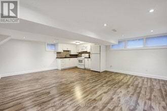 268 Penn Ave in Newmarket, ON - Building Photo - Building Photo