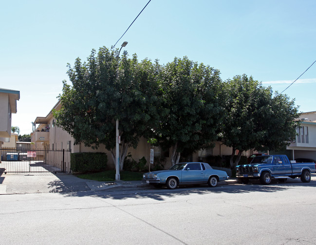 18422 Napa St in Northridge, CA - Building Photo - Building Photo