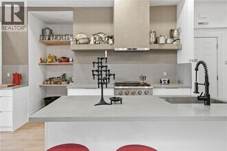 472 Barton St E in Hamilton, ON - Building Photo - Building Photo