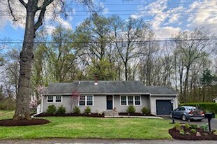 14 Kalina Dr in Rhinebeck, NY - Building Photo