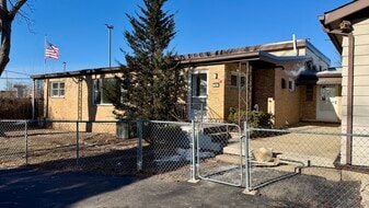 304 E Hawthorne Dr in Round Lake Beach, IL - Building Photo