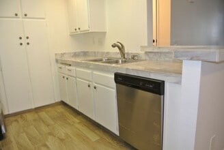 1067 Shadowridge Dr in Vista, CA - Building Photo - Building Photo