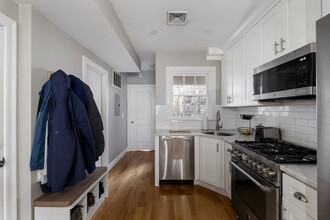 48 L St, Unit 2 in Boston, MA - Building Photo - Building Photo