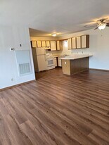 1020 Riverbend Dr in Hartford, WI - Building Photo