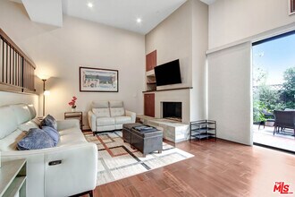 9303 Burton Way in Beverly Hills, CA - Building Photo - Building Photo