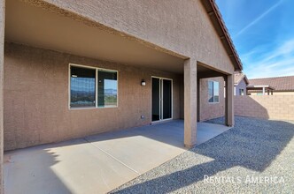 8905 E Pantano Bluff Dr in Tucson, AZ - Building Photo - Building Photo