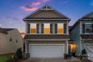 8562 River Ridge Dr in Charlotte, NC - Building Photo