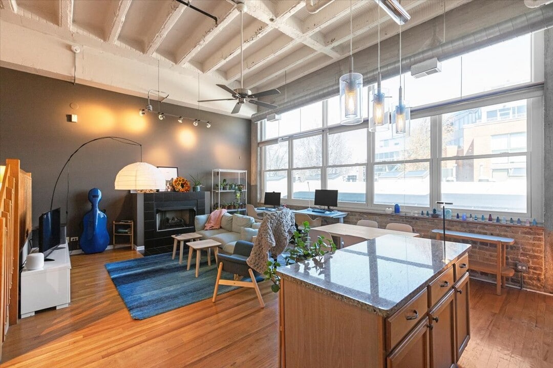 1834 Ridge Ave, Unit 122 in Evanston, IL - Building Photo