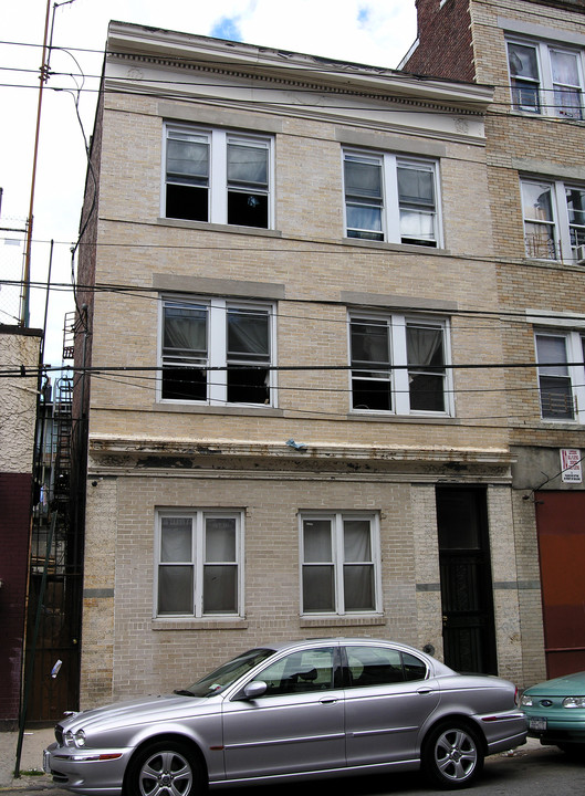 165 Willow St in Yonkers, NY - Building Photo