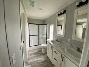 127 Lone Pine Dr in Hallandale Beach, FL - Building Photo - Building Photo