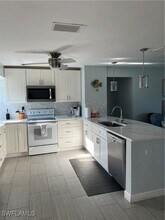 671 100th Ave N in Naples, FL - Foto de edificio - Building Photo