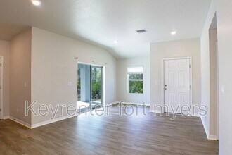 341 Reeves St in Lehigh Acres, FL - Building Photo - Building Photo