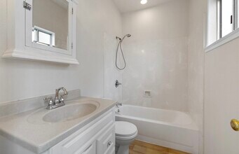 1619 Fairview St, Unit 2 in Berkeley, CA - Building Photo - Building Photo