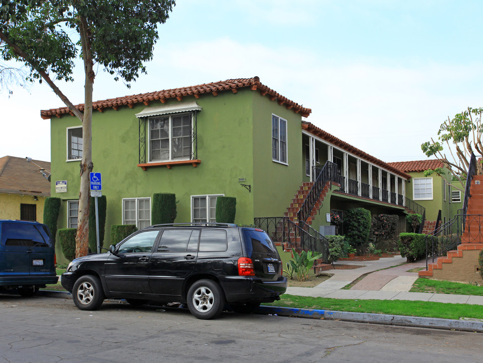 2451 Cedar Ave in Long Beach, CA - Building Photo