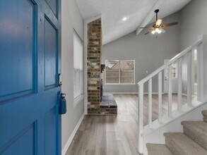10919 Kirkbud Ln in Houston, TX - Foto de edificio - Building Photo