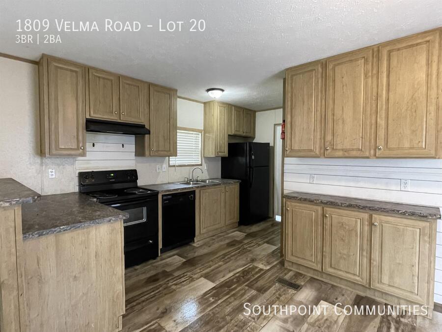 1809 Velma Rd in Athens, TN - Building Photo
