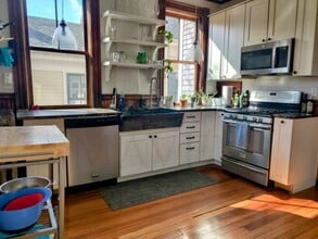 13 Linden Ave, Unit 2 in Somerville, MA - Building Photo - Building Photo