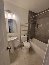 5921 NE 18th Ave, Unit 3 in Fort Lauderdale, FL - Foto de edificio - Building Photo