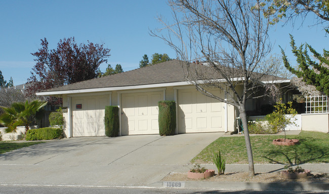 10667-10669 Gardena Ct in Cupertino, CA - Building Photo - Building Photo