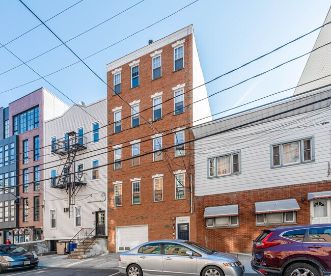 523 Monroe St in Hoboken, NJ - Building Photo - Building Photo