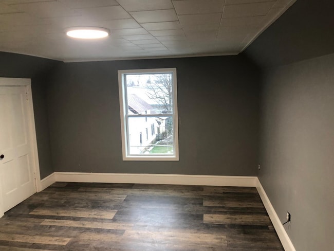 654 Emerson St in Watertown, NY - Foto de edificio - Building Photo