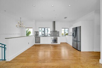 1600 Euclid Ave in Miami Beach, FL - Building Photo - Building Photo