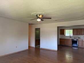 1935 V St in Merced, CA - Building Photo - Building Photo