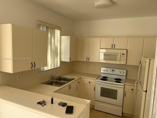 2466 SE 15th Pl in Homestead, FL - Building Photo - Building Photo