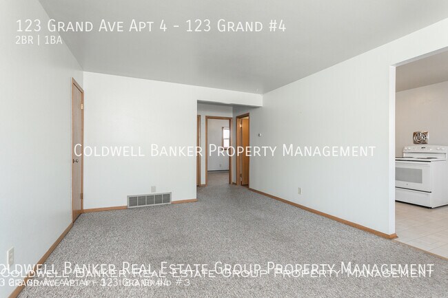 123 Grand Ave-Unit -123 Grand #4 in Brillion, WI - Building Photo - Building Photo