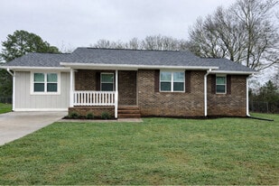 1195 Minter Rd in Griffin, GA - Building Photo