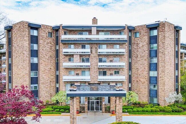 property at 2112 Acacia Park Dr