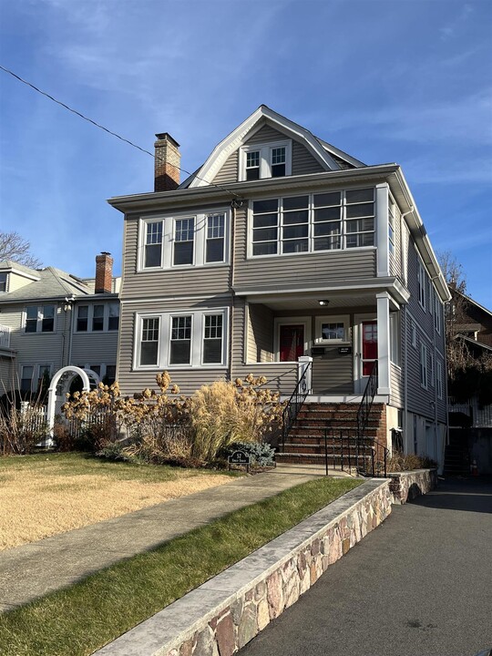 57 Forest St, Unit 2 in Medford, MA - Foto de edificio