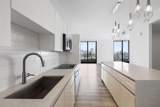 101 Diplomat Pkwy, Unit 0510 in Hallandale Beach, FL - Building Photo - Building Photo