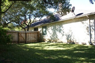 200 Sutterville Cove in Austin, TX - Building Photo - Building Photo