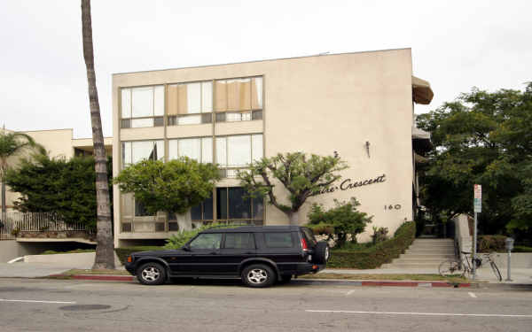 The Wilshire Crescent in Beverly Hills, CA - Building Photo - Building Photo