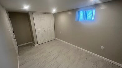 1788 Wells Dr in Bay Shore, NY - Foto de edificio - Building Photo