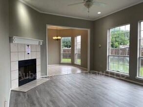 815 Valleybrooke Dr in Arlington, TX - Building Photo - Building Photo