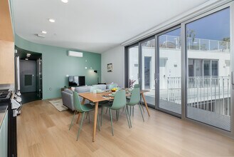 Comma Barrington in Los Angeles, CA - Foto de edificio - Interior Photo