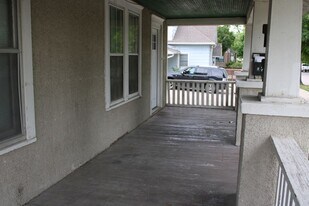 815 N 10th St in Manhattan, KS - Building Photo