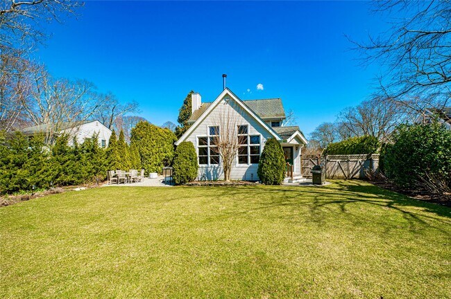38 Circuit Rd in Bellport, NY - Building Photo - Building Photo