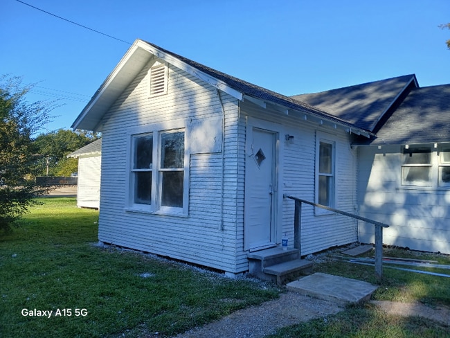 property at 3 Louisiana Ave