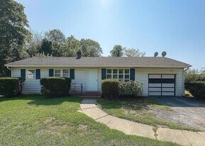 681 Aldrich Rd in Howell, NJ - Building Photo