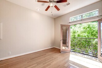 806 Jackson Hill St in Houston, TX - Foto de edificio - Building Photo