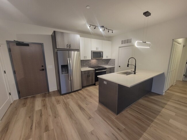 302 W Liberty Dr, Unit 206 in Wheaton, IL - Building Photo - Building Photo