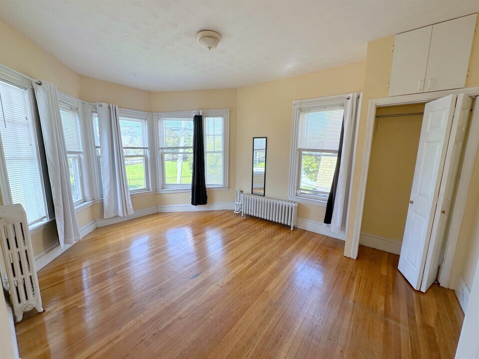 145 College Ave, Unit 2 in Somerville, MA - Building Photo