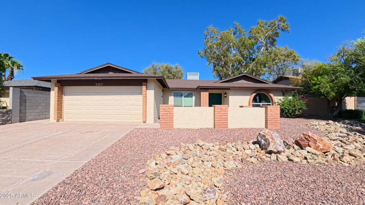 7317 S Palm Dr in Tempe, AZ - Building Photo