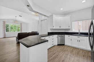 5711 NW 125th Ave in Coral Springs, FL - Building Photo - Building Photo