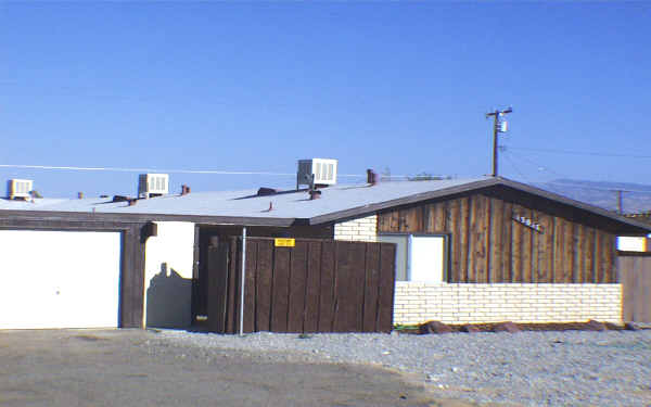 13017 Kiowa Rd in Apple Valley, CA - Foto de edificio - Building Photo