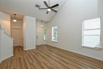 1107 Rawhide Trail in Cedar Park, TX - Foto de edificio - Building Photo