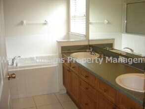 27 Bishop Ln in Palm Coast, FL - Building Photo - Building Photo
